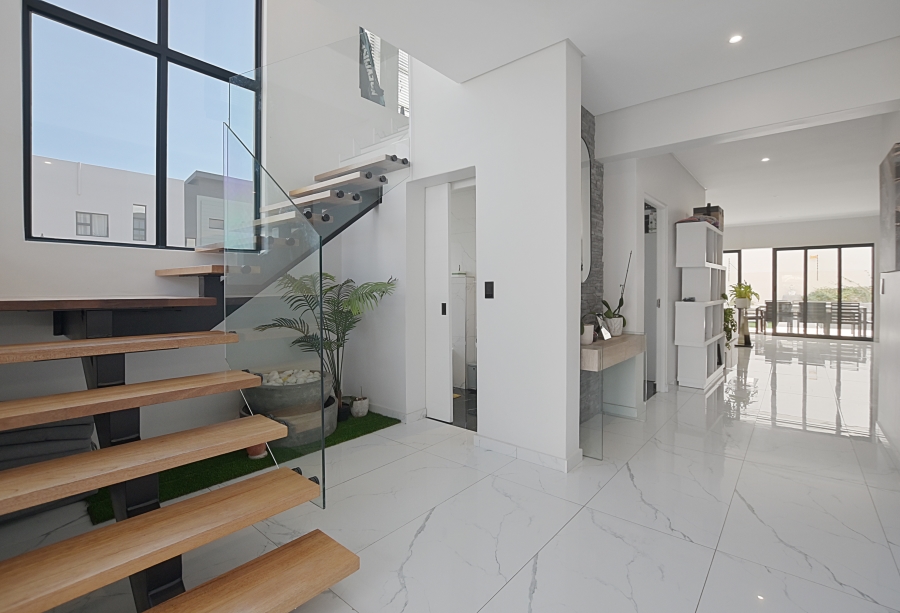 5 Bedroom Property for Sale in Sandown Western Cape